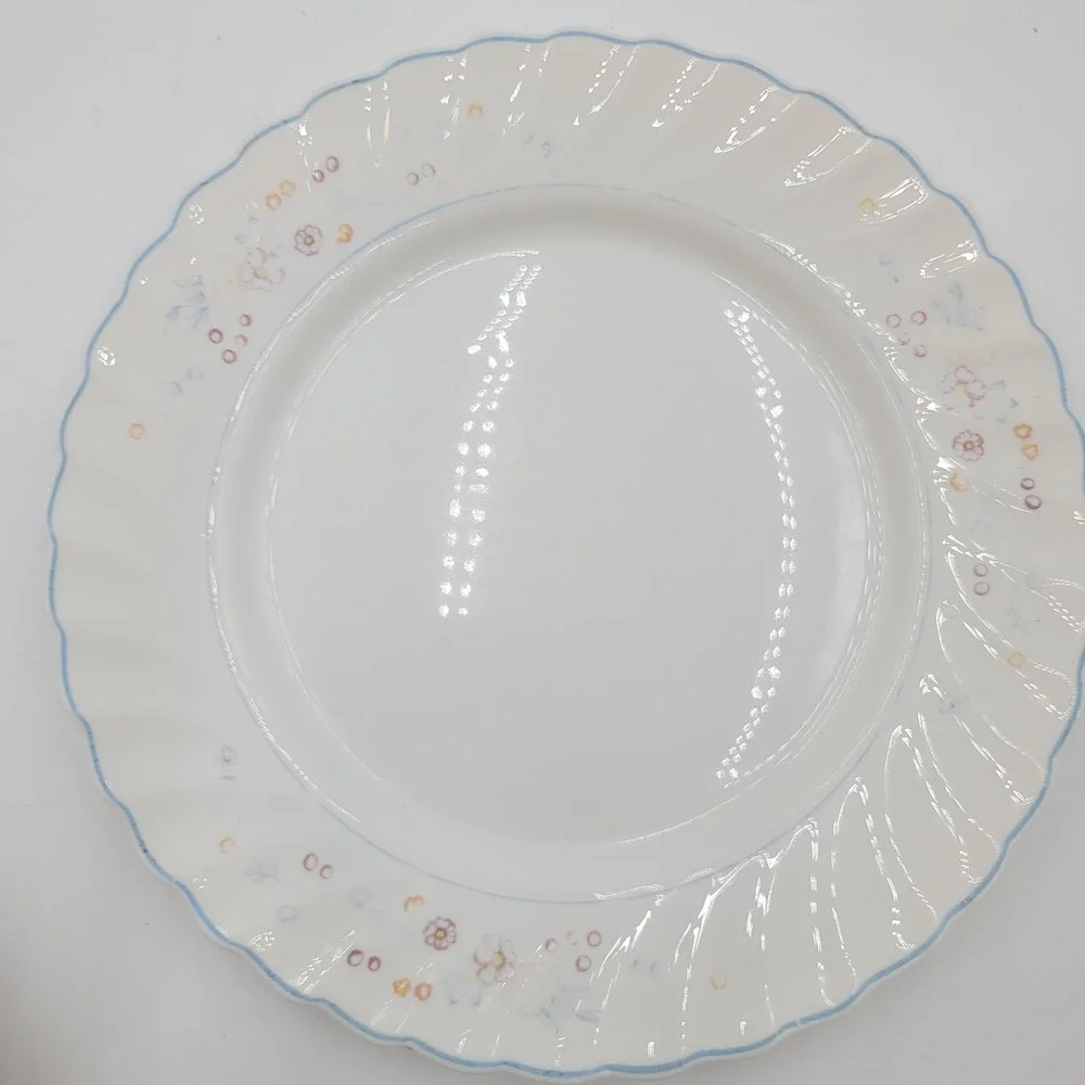 8 Arcopal Victoria Floral Dinner Plates Scalloped Swirl Rim Blue Border 10.5